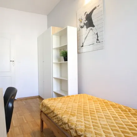 Rent this 6 bed room on Zawiszy Czarnego 35 in 91-817 Łódź, Poland