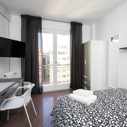 Image 3 - Carrer de Casp, 98, 08010 Barcelona, Spain - Room for rent