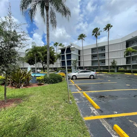 Buy this 1 bed condo on 873 Northeast 195th Street in Miami-Dade County, FL 33179