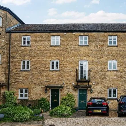 Buy this 2 bed townhouse on Norton Park in Chipping Norton, OX7 5UW