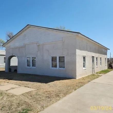 Image 1 - 701 East Foster Avenue, Pampa, TX 79065, USA - House for sale