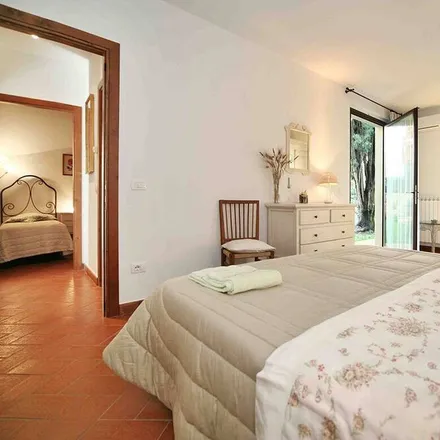 Rent this 2 bed condo on Raccordo autostradale 3 Siena-Firenze in 50028 Sambuca FI, Italy