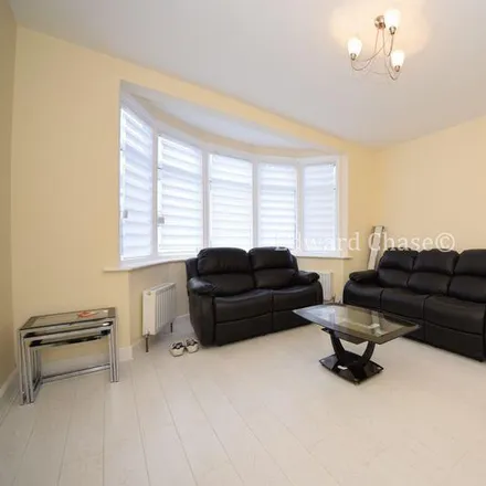 Rent this 3 bed townhouse on Hastings Avenue in London, IG6 1EH