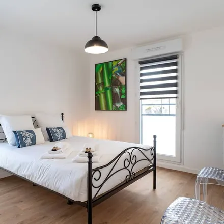 Rent this 2 bed apartment on Centre d'incendie et de secours de Concarneau in Zone commerciale de Kerampéru, 12 Rue du Poteau Vert