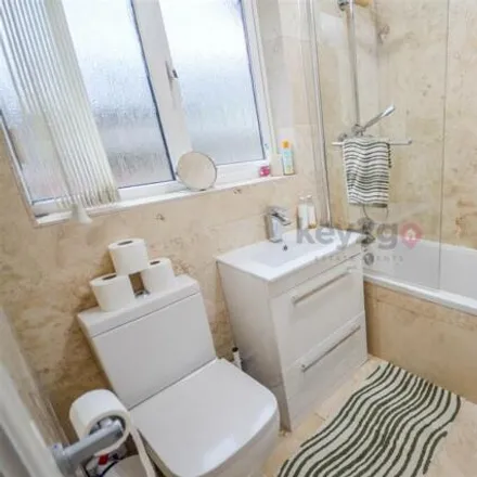 Image 5 - Toll House Mead, Sheffield, S20 5EL, United Kingdom - House for sale