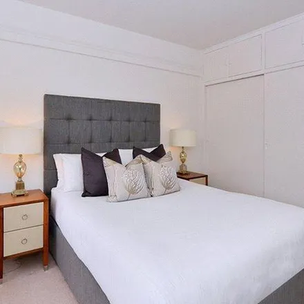Image 3 - 153 Fulham Road, London, SW3 6RT, United Kingdom - Apartment for rent