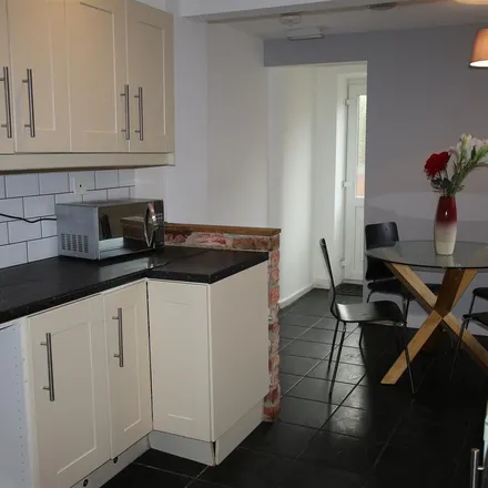 Rent this 5 bed apartment on Allen Road in Northampton, NN1 4NE