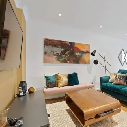Rent this 1 bed apartment on 13 Canonbury Street in London, N1 2US