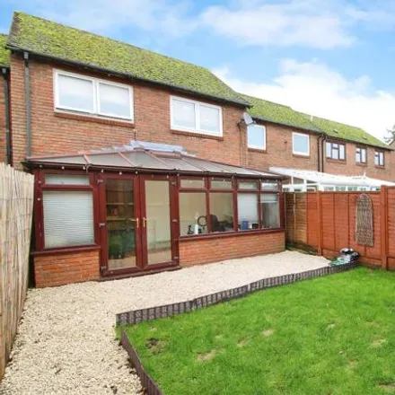Buy this 3 bed house on Hawthorn Close in Midhurst, GU29 9TF