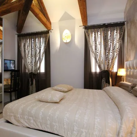 Rent this 3 bed apartment on Venice Marco Polo Airport in Percorso ciclo pedonale scolmatore Forte Bazzera, Venice VE
