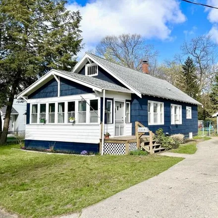 Buy this 2 bed house on 1146 Mills Avenue in North Muskegon, Muskegon County