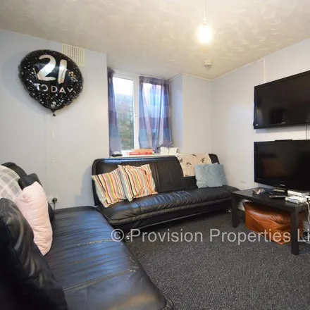 Rent this 6 bed townhouse on Providence Avenue in Leeds, LS6 2HN