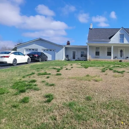 Buy this 5 bed house on 923 Peeled Chestnut Ln in Sparta, Tennessee