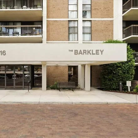 Image 2 - Barkley Condominum, 1016 South Wayne Street, Arlington, VA 22204, USA - Condo for rent