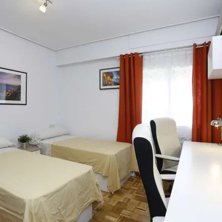Image 4 - Madrid, Residencial Toscana, Calle Cruz del Sur, 28007 Madrid - Apartment for rent