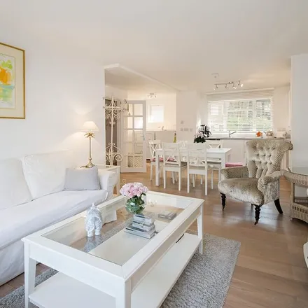Rent this 2 bed apartment on Martina London in 176b Westbourne Grove, London