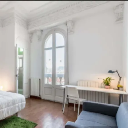 Rent this 3 bed room on Carrer de Sant Fructuós in 3, 08001 Barcelona