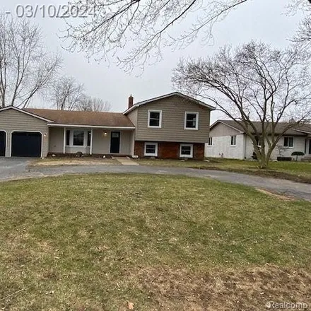 Buy this 4 bed house on 6524 Ellinwood Drive in White Lake Charter Township, MI 48383