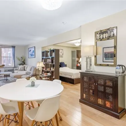 Image 7 - 142-05 Roosevelt Avenue, New York, NY 11354, USA - Apartment for sale