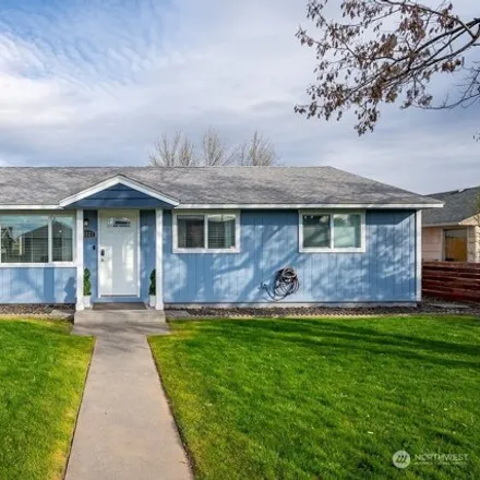 Buy this 3 bed house on 2369 West Willow Street in Moses Lake, WA 98837