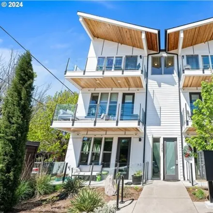 Buy this 2 bed condo on 325 North Emerson Street in Portland, OR 97227