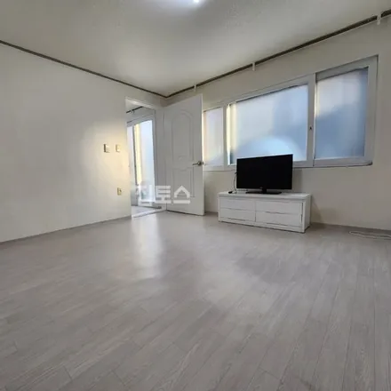 Rent this studio apartment on 서울특별시 강남구 역삼동 741-10
