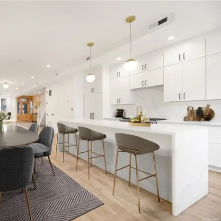 Image 2 - 224 Grant Avenue, New York, NY 11208, USA - Townhouse for sale