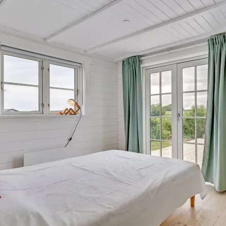 Rent this 3 bed house on Knebel in Skoletoften, 8420 Knebel