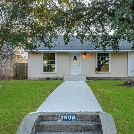 Buy this 3 bed house on 2606 Roanoke Avenue in Dallas, TX 75235