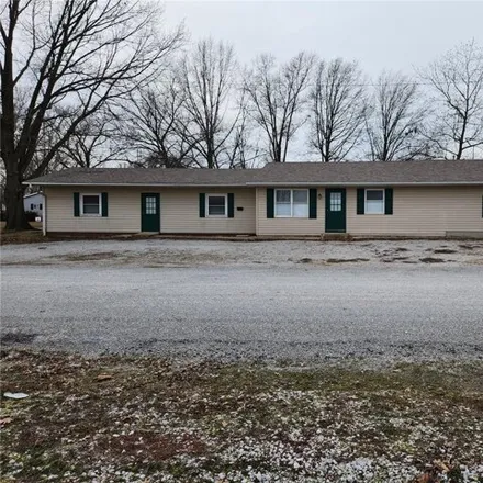 Image 1 - 438 2nd Street, Carlyle, IL 62231, USA - House for sale