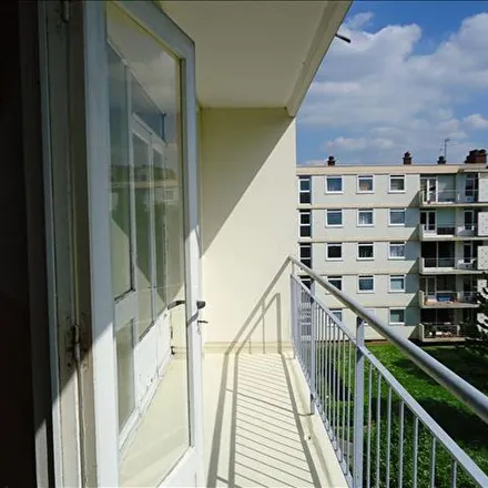 Rent this 5 bed apartment on 4 Impasse Dupont in 76130 Mont-Saint-Aignan, France