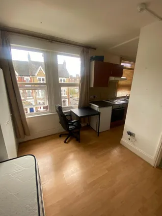 Image 2 - Paddy Power, Buckley Road, London, NW6 7ND, United Kingdom - Apartment for rent