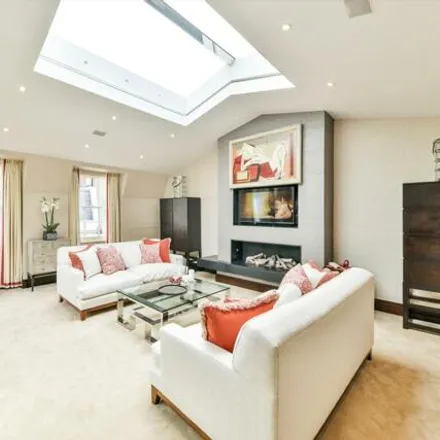 Image 1 - 28 Clabon Mews, London, SW1X 0EE, United Kingdom - Townhouse for sale