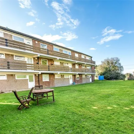 Image 1 - Chertsey Road, Addlestone, KT15 2EA, United Kingdom - Apartment for rent