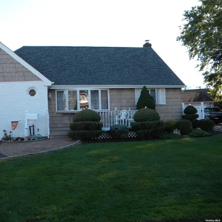 Buy this 4 bed house on 86 Lloyd Court in East Meadow, NY 11554