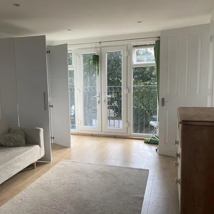 Rent this studio apartment on Elspeth Road in London, HA0 2BW