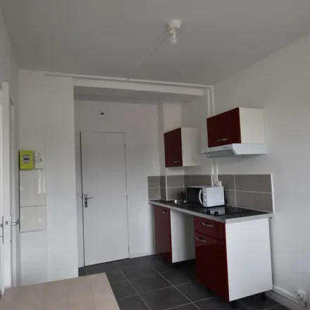 Rent this 2 bed apartment on Rue Charles Corbeau in 27000 Évreux, France