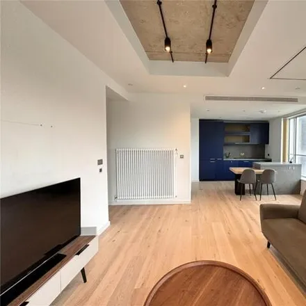 Rent this 2 bed room on Douglass Tower in Orchard Place, London