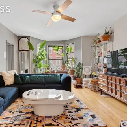 Image 5 - 706 Manhattan Ave, Brooklyn, New York, 11222 - House for sale