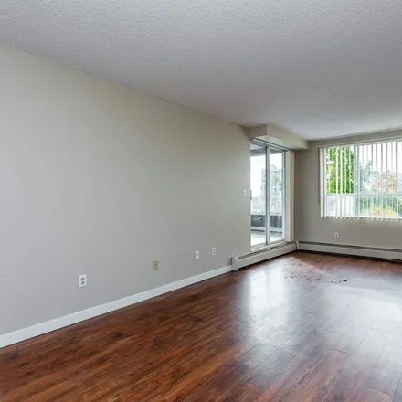 Image 2 - Elmwood Apartments, 211 Eleventh Street, New Westminster, BC V3M 2A5, Canada - Apartment for rent