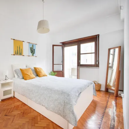 Rent this 3 bed room on Pathibhara Restaurant in Rua António Pereira Carrilho 32, 1000-046 Lisbon