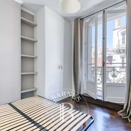 Image 9 - 2 Place Sathonay, 69001 Lyon, France - Apartment for rent