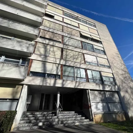 Rent this 9 bed apartment on Chemin des Palettes 13 in 1212 Lancy, Switzerland