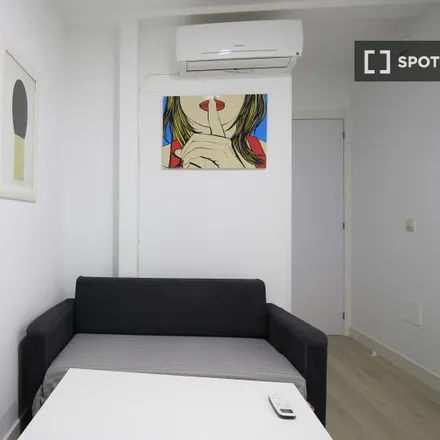 Rent this 2 bed apartment on Parroquia de Santa Cristina in Paseo de Extremadura, 32