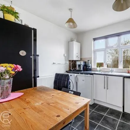 Image 3 - 218 Greenford Avenue, London, W7 3QS, United Kingdom - Apartment for sale