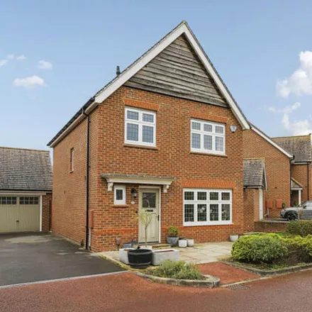 Buy this 3 bed house on Waxwing Park in Bracknell, RG12 8GS