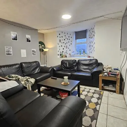 Rent this 6 bed apartment on Raj's DIY & News in 51 Brudenell Grove, Leeds