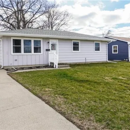 Buy this 4 bed house on 1441 North 9th Avenue Place East in Newton, IA 50208