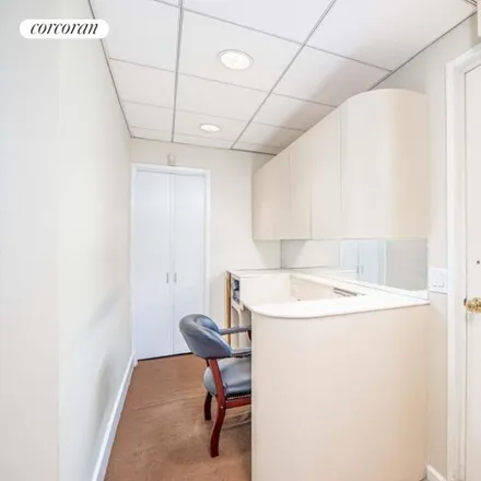 Image 3 - 54 East 64th Street, New York, NY 10065, USA - Condo for sale