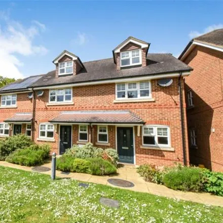 Buy this 3 bed townhouse on Cresley Drive in Hook, RG27 9GY